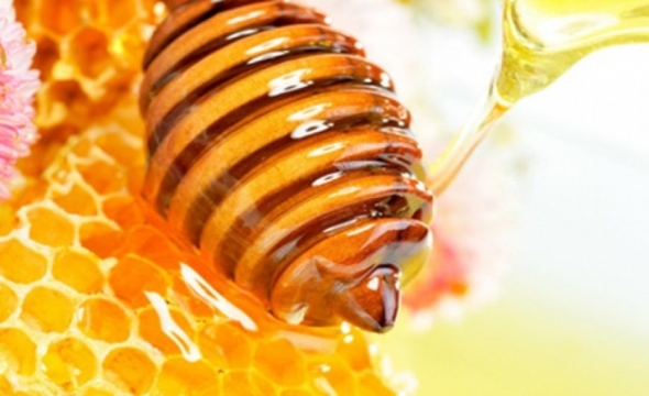 Pse mjalti është më i shëndetshëm se sheqeri?