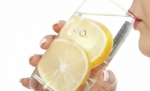 Si mund ta rrezikojë shëndetin lëngu i limonit