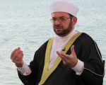Silluni mirë me ta, sepse ata kanë ndër ne besë dhe farefis!”, ose tha: “besë dhe miqësi!”
